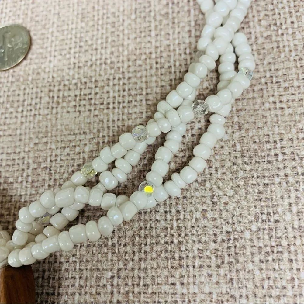 Avon Beaded Shell Necklace‎ - Picture 2 of 3